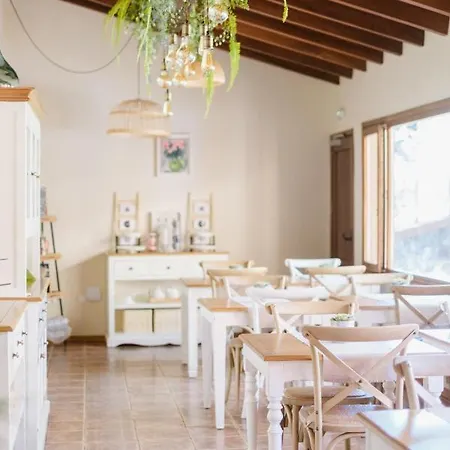Rural Ohana Hotel